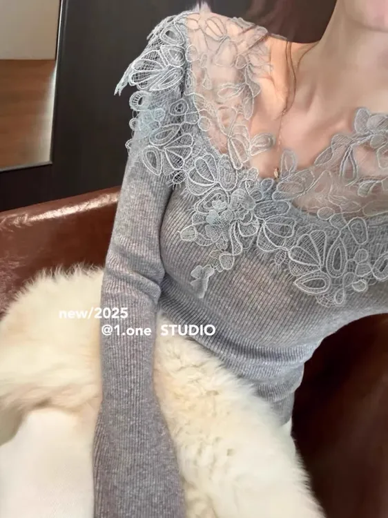 轻熟风法式纯欲甜美风立体蕾丝拼接一字肩针织衫女秋冬毛衣打底衫