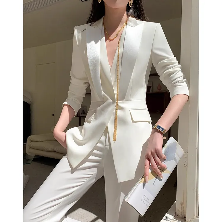 轻奢设计感白色西服套装女2025春季新款时尚通勤主持人小香风西装