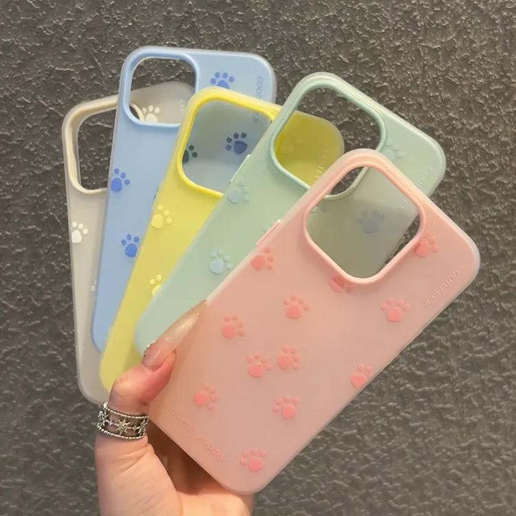 多巴胺可爱小脚印适用苹果16磨砂肤感手机壳iphone15全包14防摔13