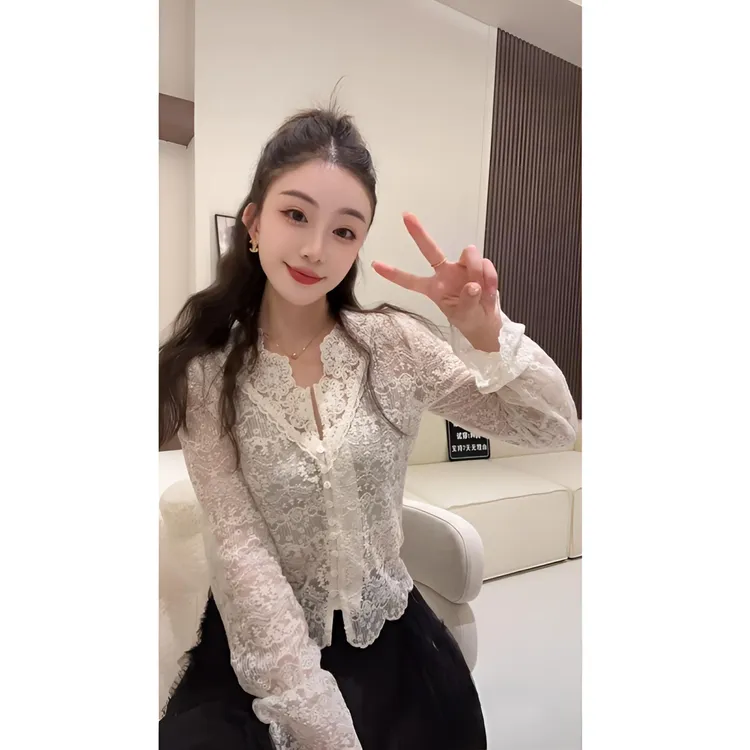 【现货秒发】米色刺绣蕾丝开衫温柔风气质显瘦V领内搭打底 YY70666