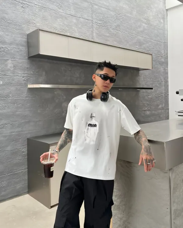 欧货时尚流行高级感男士短袖T恤2夏季人像字母印花帅气潮牌T33128