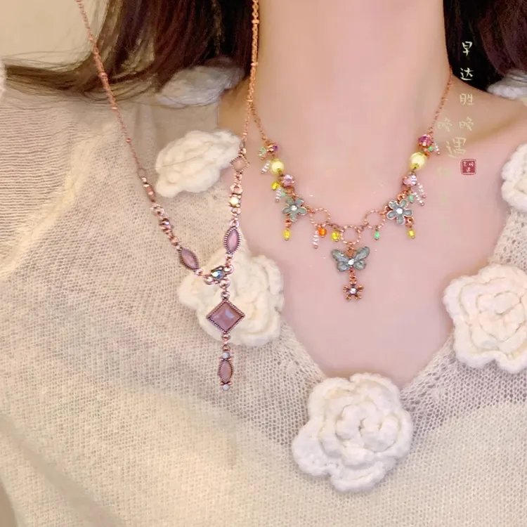 铜合金项链 蝶恋花~多巴胺彩色蝴蝶花朵项链女款设计感复古锁骨链