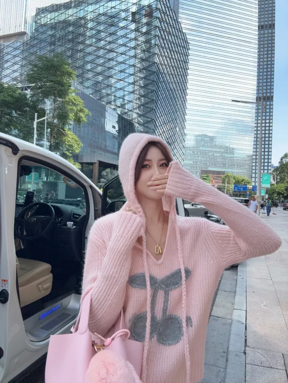 【LUXINIUYA】‘羊驼毛+羊毛’ 针绣嵌花动感樱桃辫子抽绳上衣#QDS216