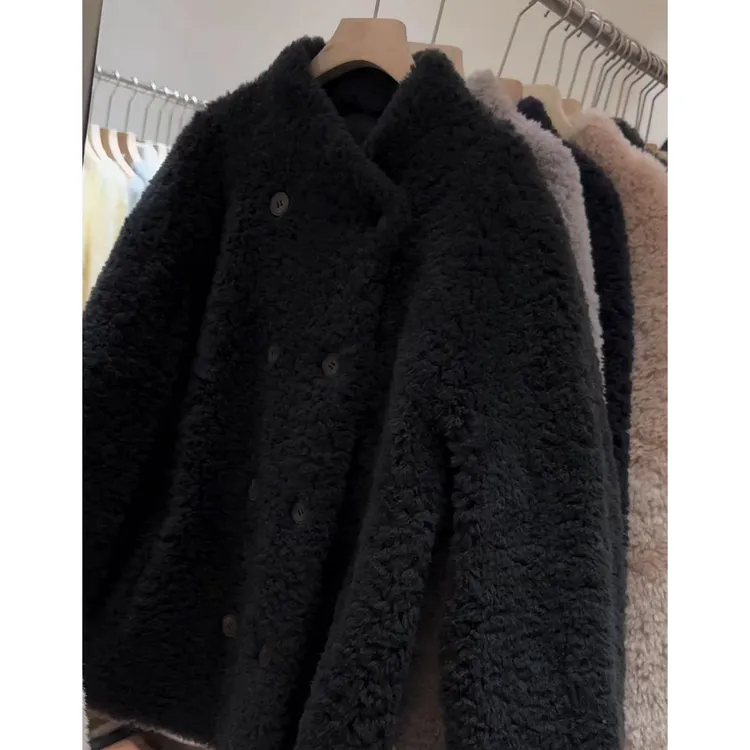 今年流行穿搭2025秋冬新款温柔风欧货毛呢皮毛一体宽松上衣外套