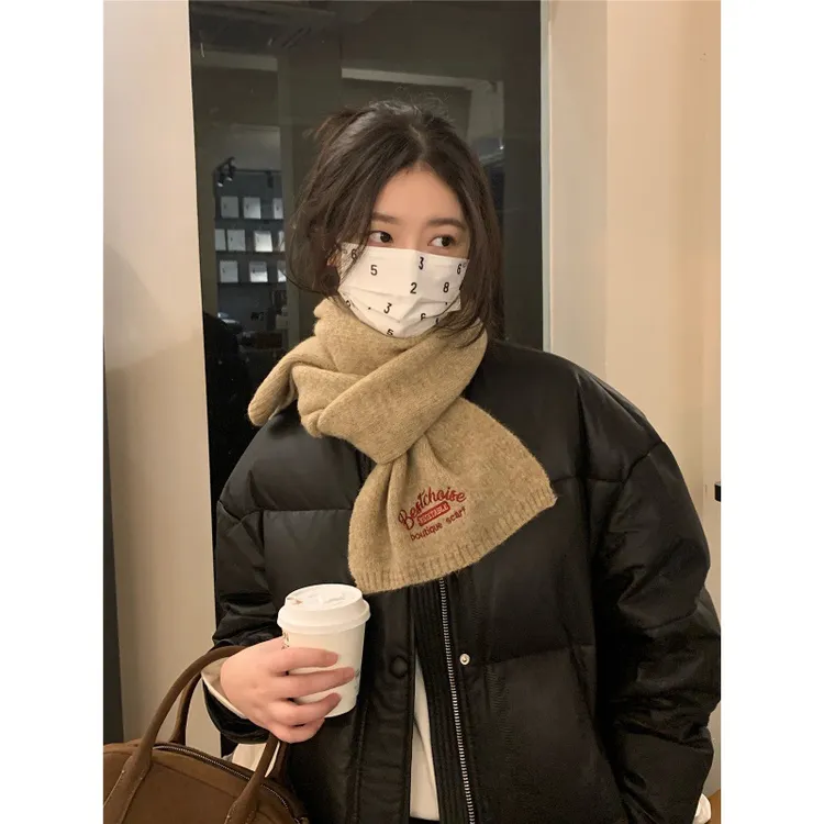 新款刺绣针织毛线围巾冬季女生高级感韩版百搭围脖护颈网红