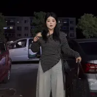 怡尔家时尚打底衫小众方领长袖韩系灰色女士打底T恤