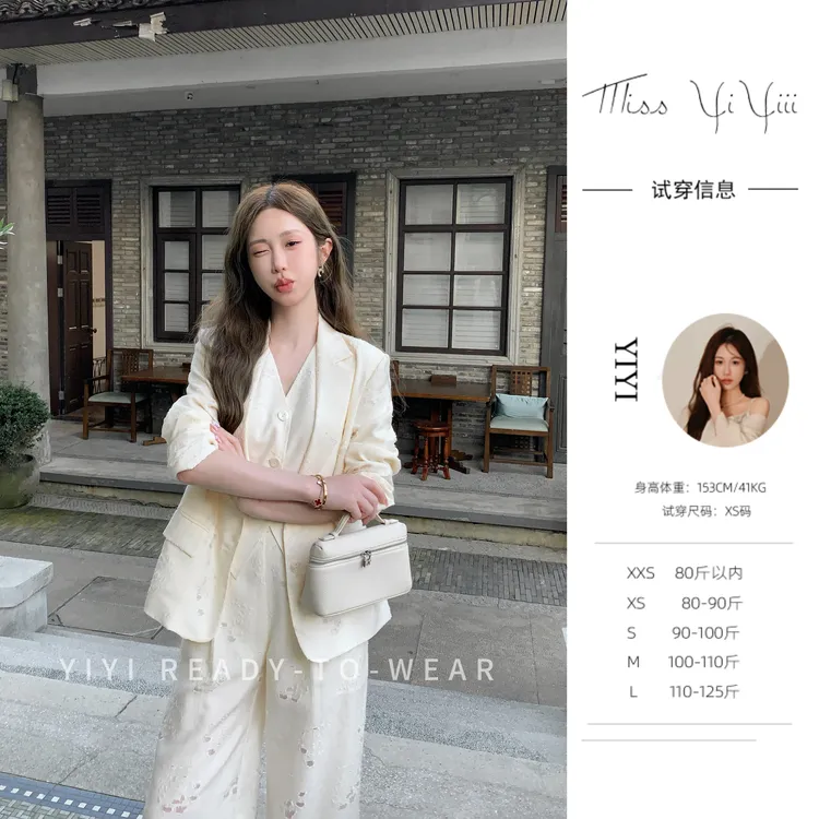 【高知女绅】<YiYiii>小个子镂空提花高级显瘦上衣高腰裤子休闲套装