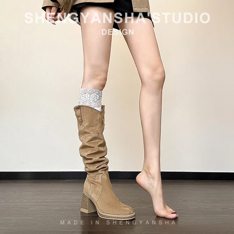圣妍莎卡其色绒面粗跟西部牛仔靴秋冬女高跟慵懒堆堆靴不过膝长靴