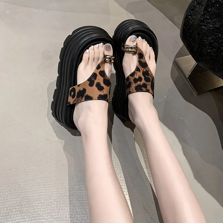 豹纹厚底增高凉拖鞋女夏外穿高级感2025新款配裙子洋气海边沙滩鞋