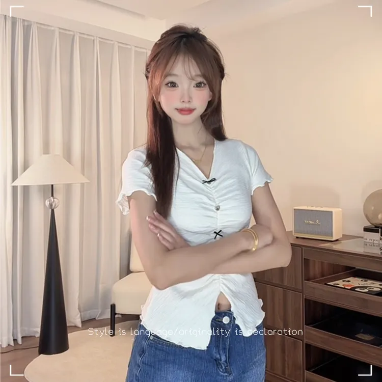 【现货】爱心纽扣V领蝴蝶结褶皱卷边下摆开叉短袖T恤气质温柔短上衣