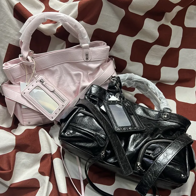 【对标原版】2025新款辣妹油蜡皮铆钉大容量机车包单肩斜挎托特包