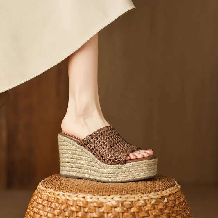 左樱先生9cm超高跟坡跟厚底凉拖鞋女夏季新款一字拖编织网状鞋子