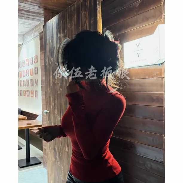 【你伍老板娘】“美拉德暖冬”高领加绒扎花修身显瘦长袖打底衫女