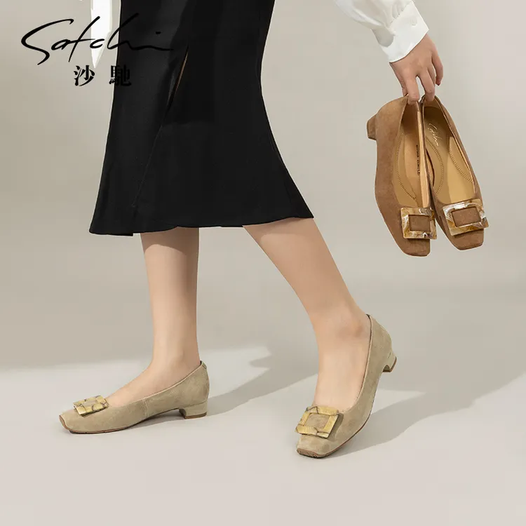 沙驰女鞋时尚绒面职业单鞋女2025年春季新款低跟浅口方扣通勤鞋子