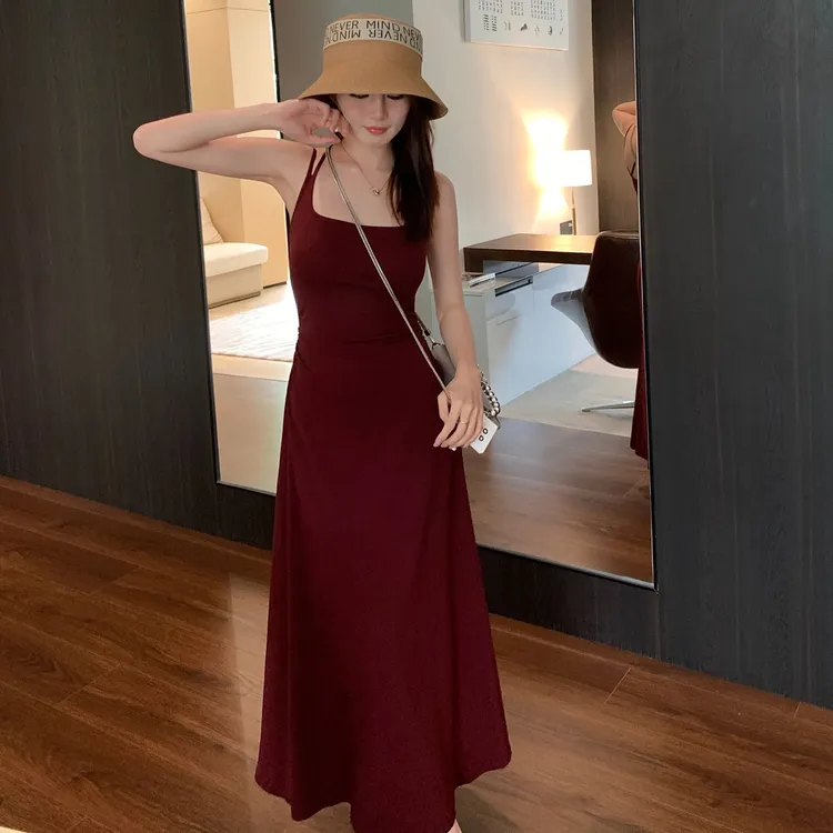 夏季带胸垫吊带连衣裙女轻奢高级感性感露背无袖显瘦吊带裙长款