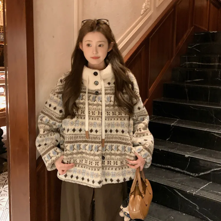 费尔岛羊羔毛外套女2025冬季新款连帽百搭皮毛一体摇粒绒毛毛外套