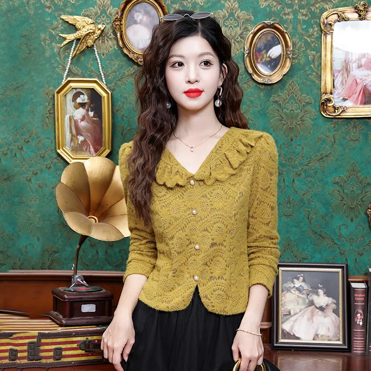 时尚洋气蕾丝衫秋冬设计感减龄洋气百搭磨毛打底衫修身显瘦上衣