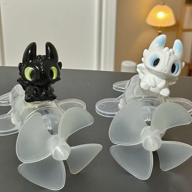 新款风力发光无牙仔电动装饰发光车载摆件风力发电飞机摩托装饰