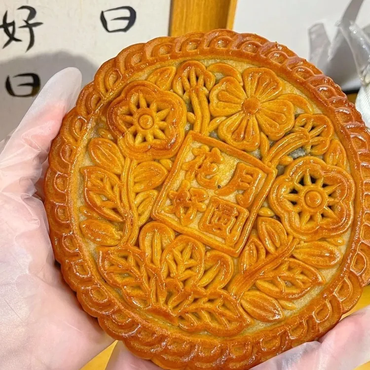 潮汕芋泥麻薯大月饼咸蛋黄肉松夹心雪媚娘