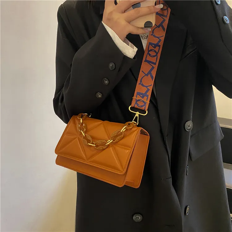 新款小众轻奢气质百搭女包时尚网红单肩小方包简约ins宽带斜挎包