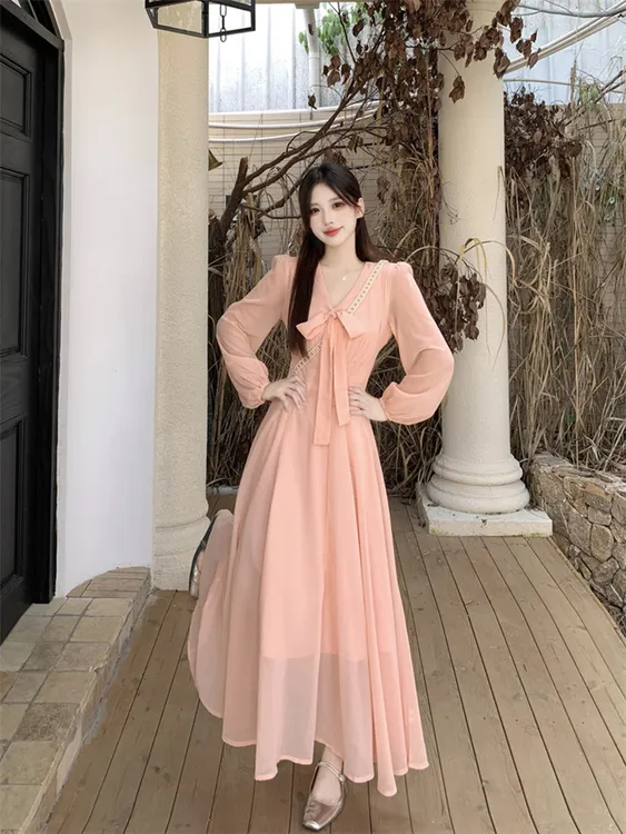 大码法式粉色温柔V领蝴蝶结系带长袖连衣裙2025新款秋女装长裙