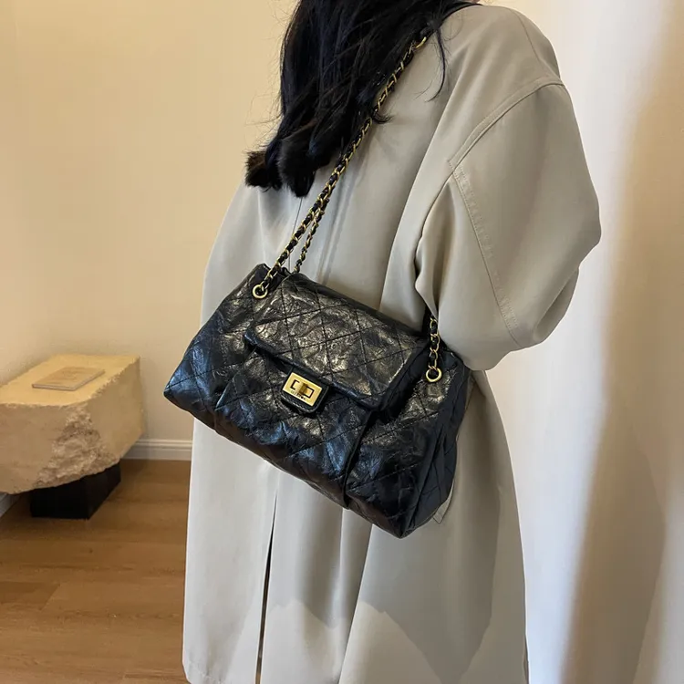 R家时尚褶皱质感包包女2025新款秋冬菱格链条包小众小香风百搭单