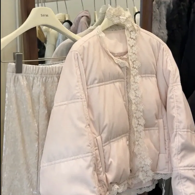 韩系粉色甜美减龄拼接蕾丝羽绒服2025冬季短款白鸭绒面包服外套