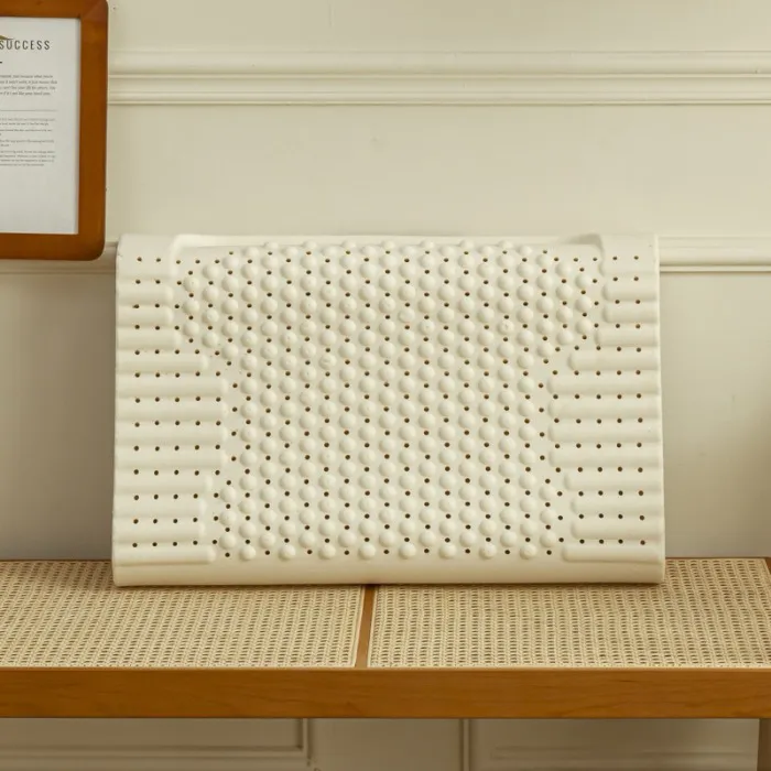 93%A类专用透气泰国乳胶枕单人成人乳胶枕学生宿舍颈椎枕狼牙枕芯