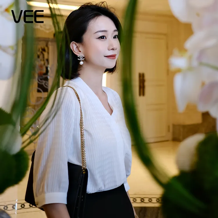 VEE【都市girl】暗纹袖口微收碎褶V领气质时尚中袖衬衫上衣女