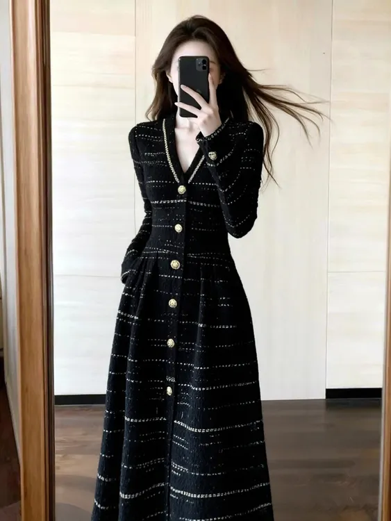 2025新款冬季高级感轻奢富家千金特别漂亮掐腰黑色小香风连衣裙子