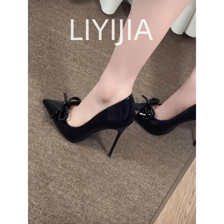黑色蝴蝶结法式高跟鞋女漆皮气质浅口尖头细跟单鞋温柔晚风新款
