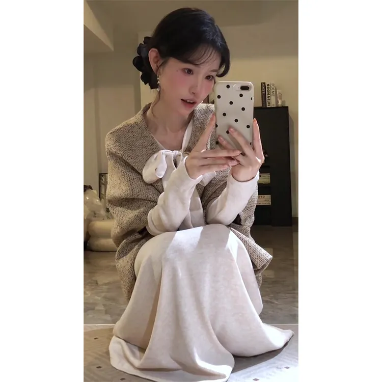 2025秋季新款女法式气质宽松斗篷外套V领系带收腰显瘦长袖连衣裙