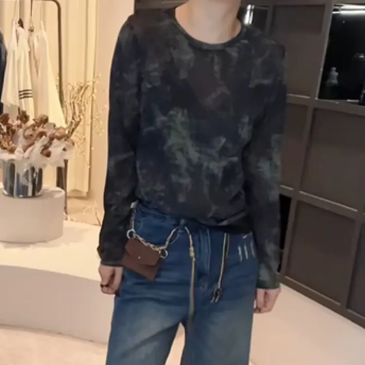 设计感复古扎染圆领长袖T恤女秋季2025新款时尚百搭长袖显瘦上衣