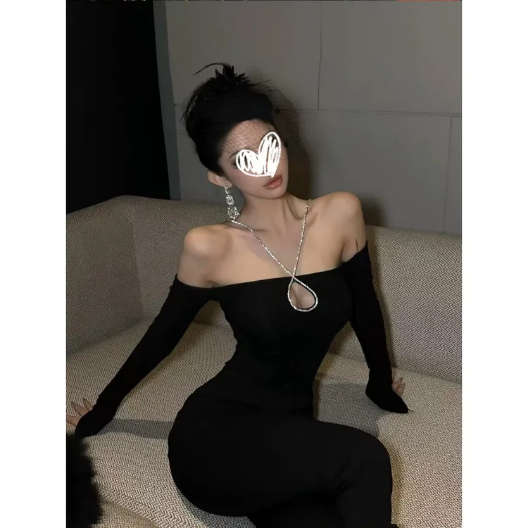 一字肩吊带长袖T恤女秋新款小心机镂空性感显瘦链条纯色上衣01852