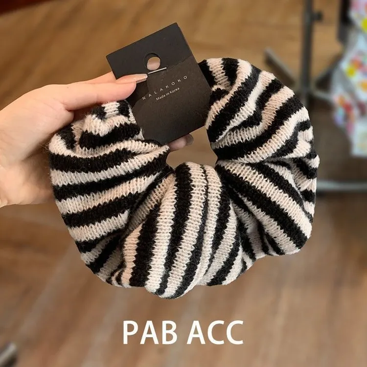 韩国东大门黑白针织撞色条纹肥肠圈秋冬温柔简约毛线扎发头绳FUL