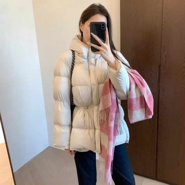 无胆防绒肤感90白鸭绒泡芙感极简收腰连帽加厚保暖羽绒服外套女