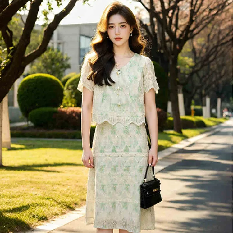夏季碎花设计时尚气质通勤套装大码女装显瘦遮肉减龄小清新两件套