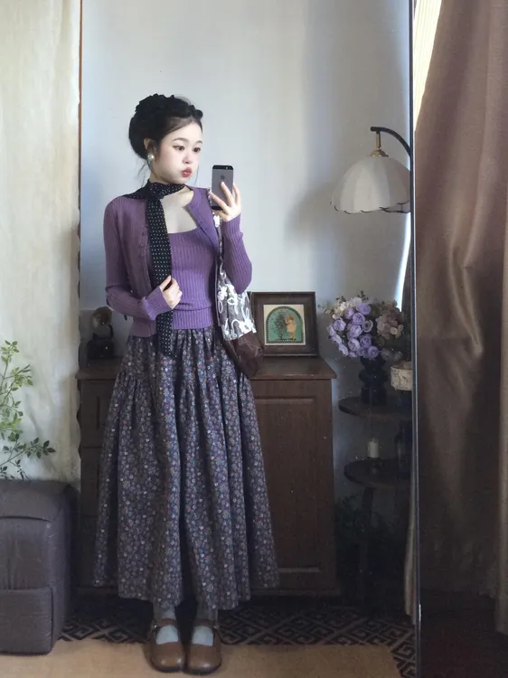 韩系chic别致穿搭针织吊带开衫紫色修身显瘦上衣搭配碎花半身裙秋