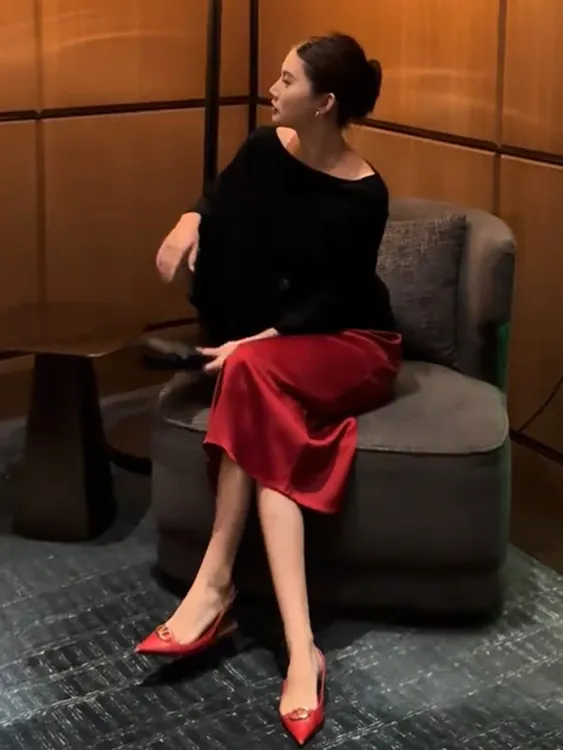 优雅时尚轻熟风黑色罩衫红色半身裙套装轻职风通勤穿搭2025新款女