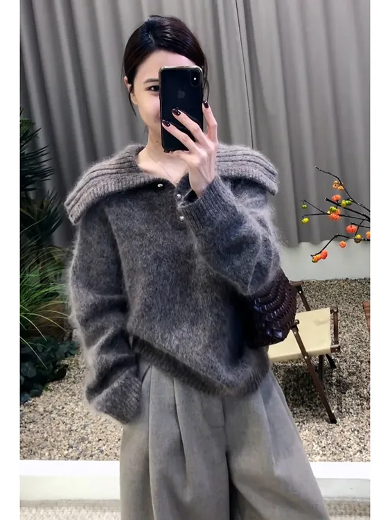 韩系氛围感气质上衣轻熟小众不撞款软糯慵懒风灰色翻领针织毛衣冬