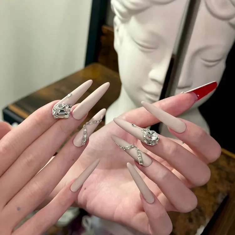 手工穿戴甲秋季新款气质磨砂拼钻爆闪甲片高级感重工显白美甲贴片