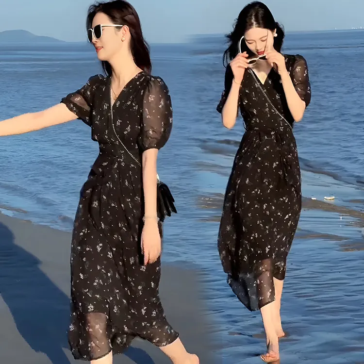 法式v领碎花连衣裙女夏新款时尚雪纺过膝长裙气质收腰海边沙滩裙