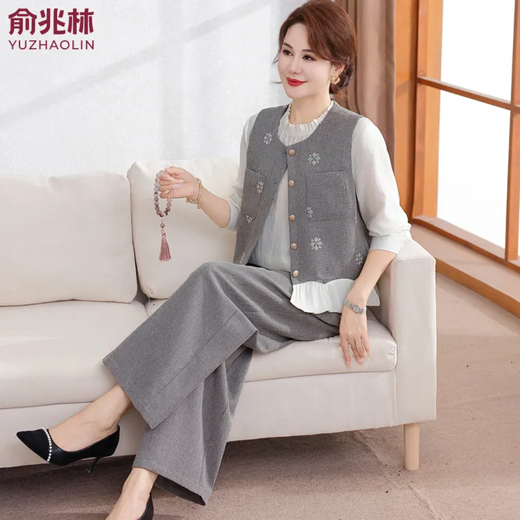 俞兆林妈妈春秋小香风套装2025新款中老年女装洋气减龄上衣三件套