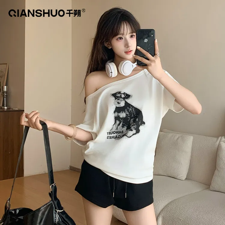千朔夏季新款休闲慵懒简约风小狗印花t恤白色宽松时尚斜肩短袖女