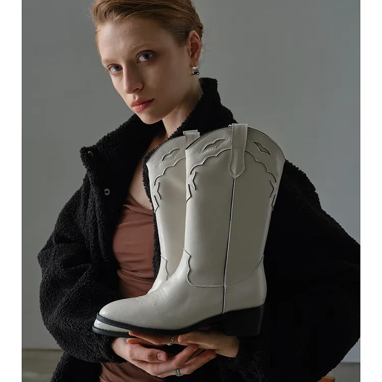 真皮高定复古尖头粗跟雕花西部牛仔中筒靴女显瘦V口不过膝骑士靴