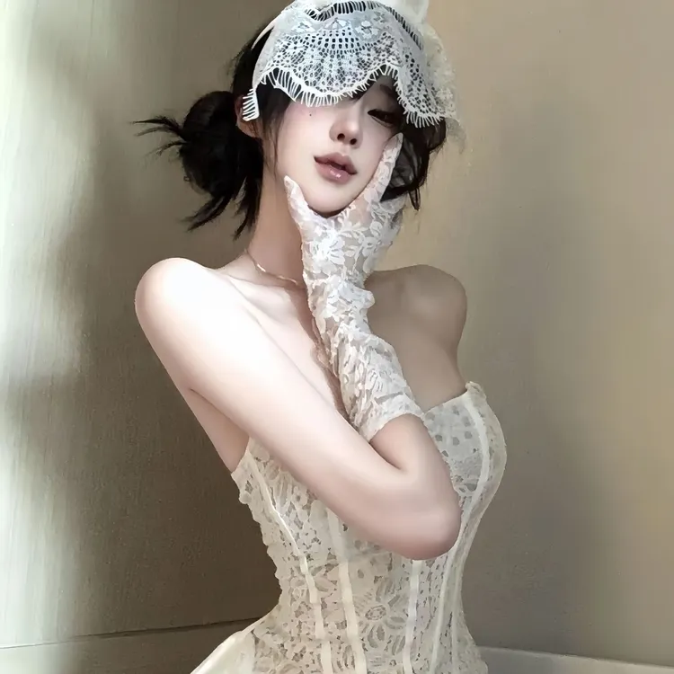 万圣节攻速战袍蕾丝气质纯欲白色性感抹胸修身设计感钩花吊带