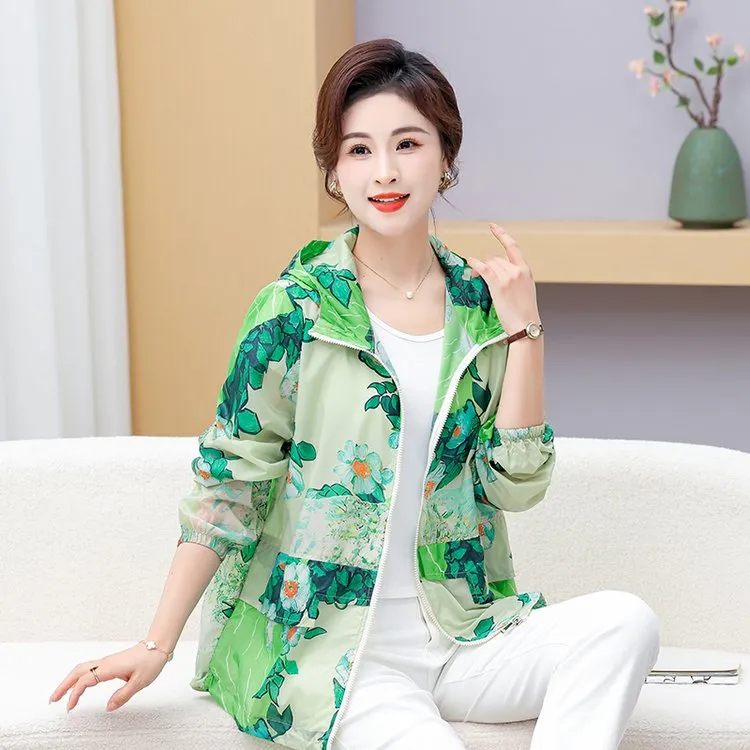 俞兆林绿色印花连帽防晒衣女士妈妈夏季2025新款超薄款外套加肥加