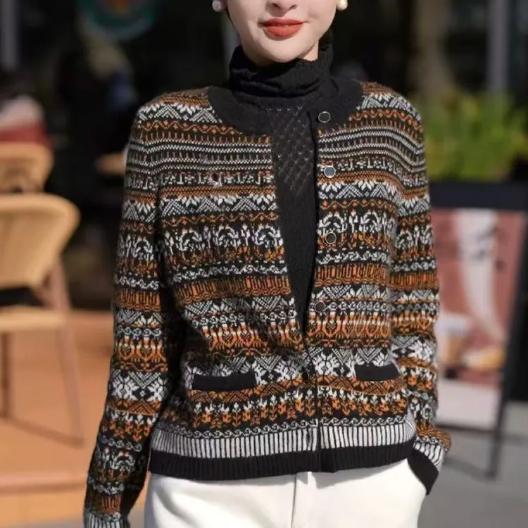 【别致花纹】时尚圆领条纹提花纯羊毛开衫MG7313