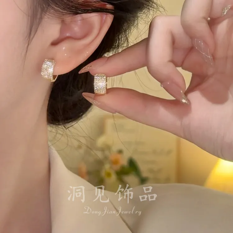 【洞见】爆闪满镶耳扣气质精致时尚百搭轻奢高级耳环ES1158