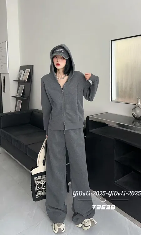 【松弛有度】秋季女士设计款气质显瘦正肩休闲连帽开衫套装T2538